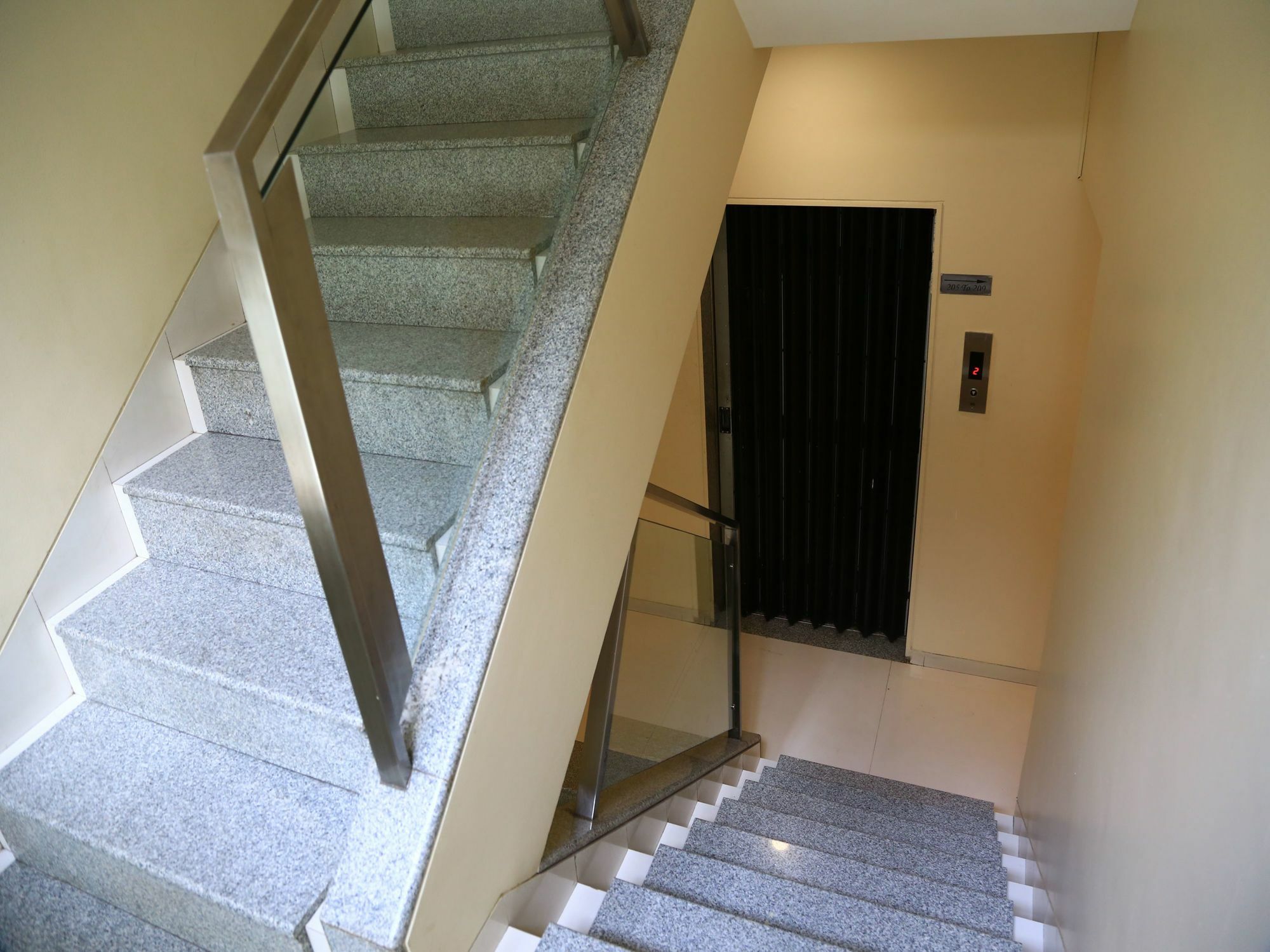 Oyo 13771 Executive Residency Ξενοδοχείο Πούνε Εξωτερικό φωτογραφία