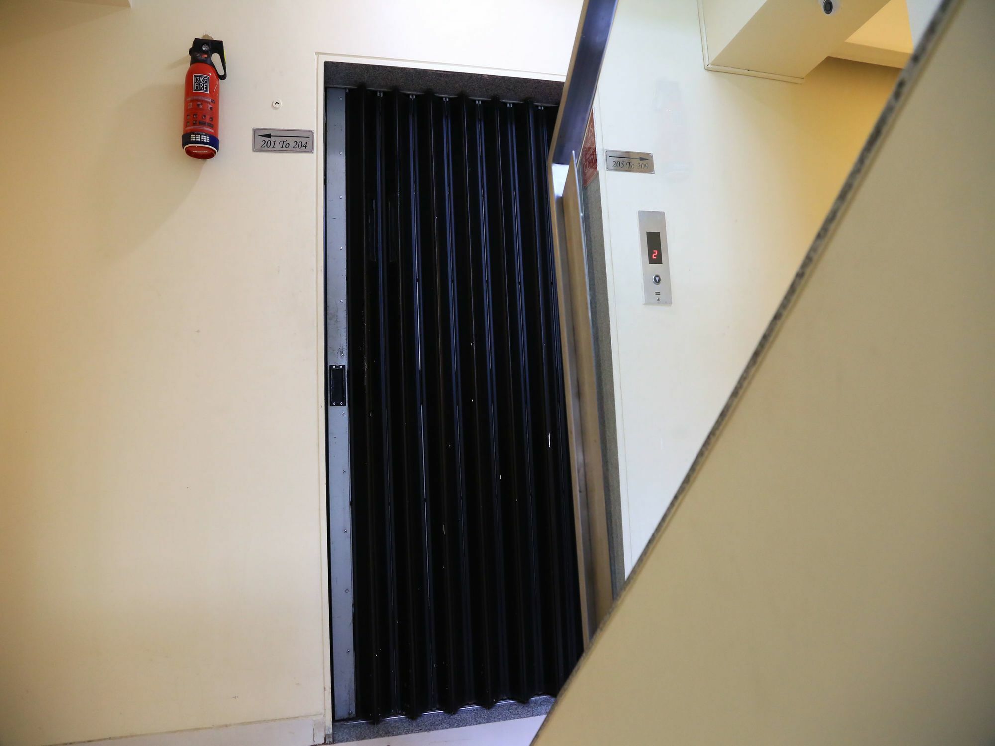 Oyo 13771 Executive Residency Ξενοδοχείο Πούνε Εξωτερικό φωτογραφία